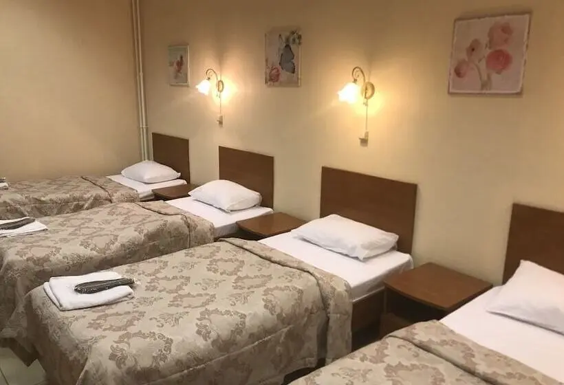 スタンダード4人部屋, Good Cat Hostel