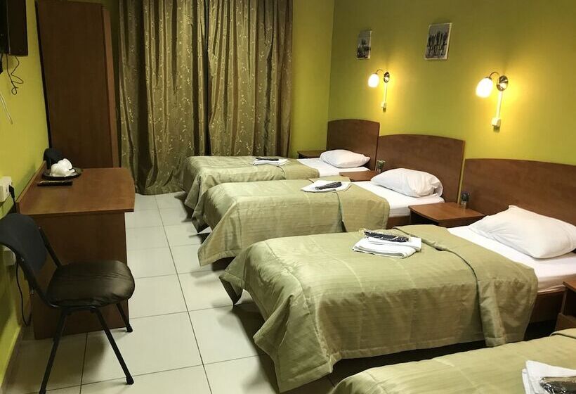 اتاق استاندارد چهار تخته, Good Cat Hostel