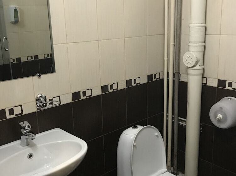 اتاق استاندارد سه نفره, Good Cat Hostel