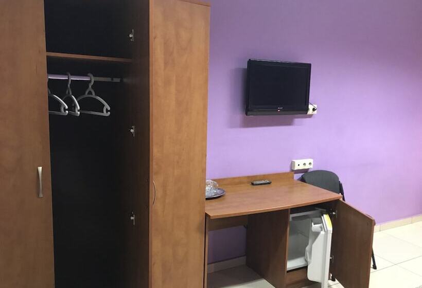 اتاق استاندارد سه نفره, Good Cat Hostel