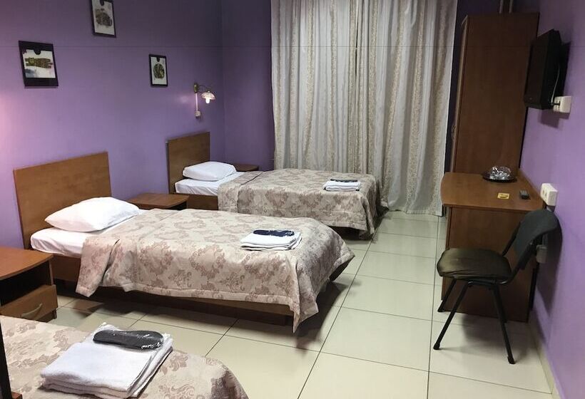 اتاق استاندارد سه نفره, Good Cat Hostel