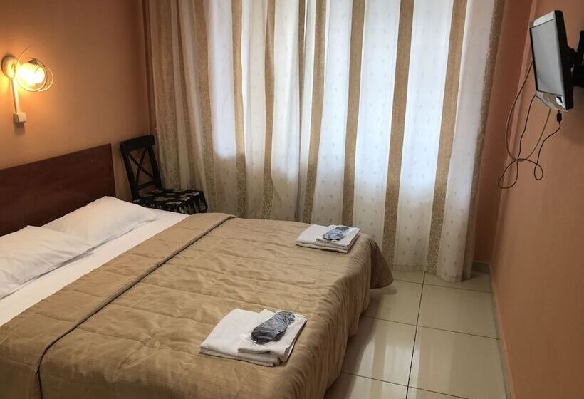 اتاق خانوادگی با سرویس بهداشتی مشترک, Good Cat Hostel