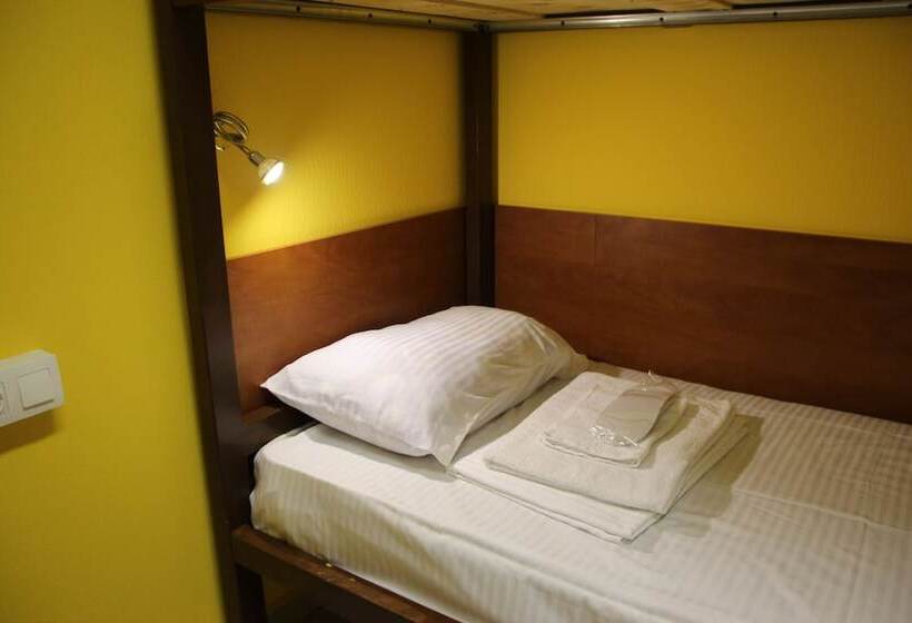 تختخواب در اتاق مشترک, Good Cat Hostel