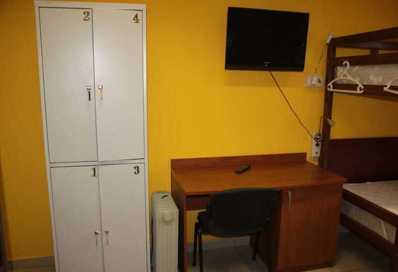 تختخواب در اتاق مشترک, Good Cat Hostel