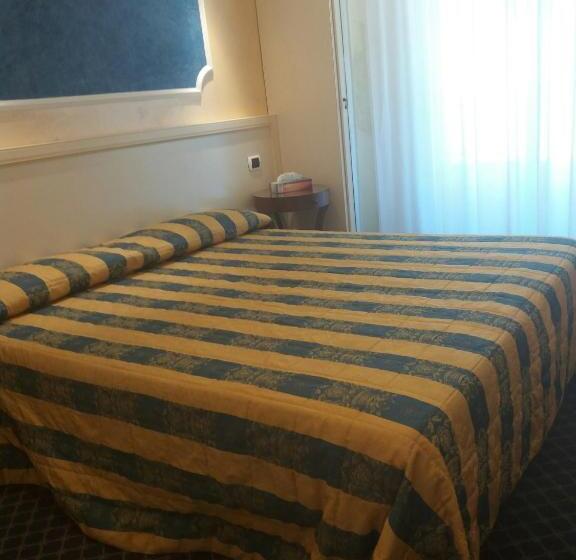 اتاق اکونومی, Il Gabbiano