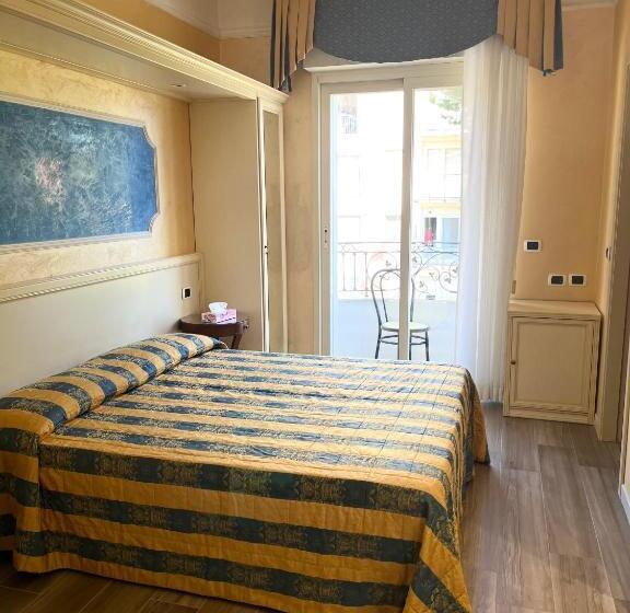 اتاق اکونومی, Il Gabbiano