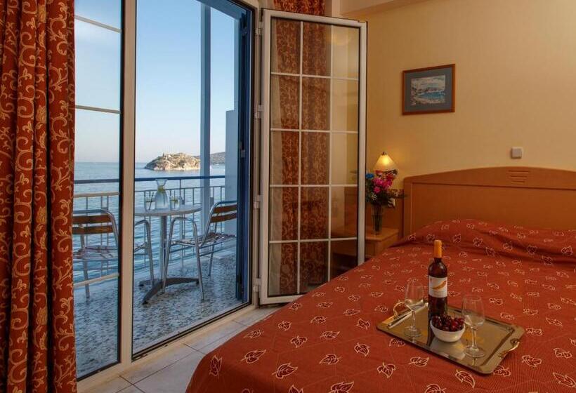 غرفة قياسية مطلّة علي البحر, Tolo