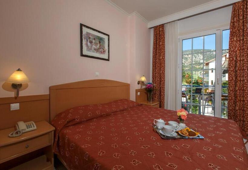 غرفة قياسية مطلة على المدينة, Tolo