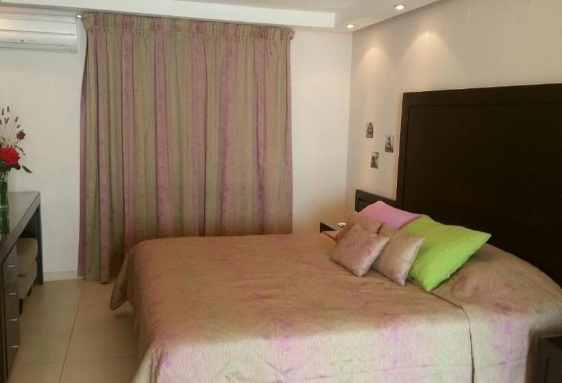 جناح ديلوكس, Tolo