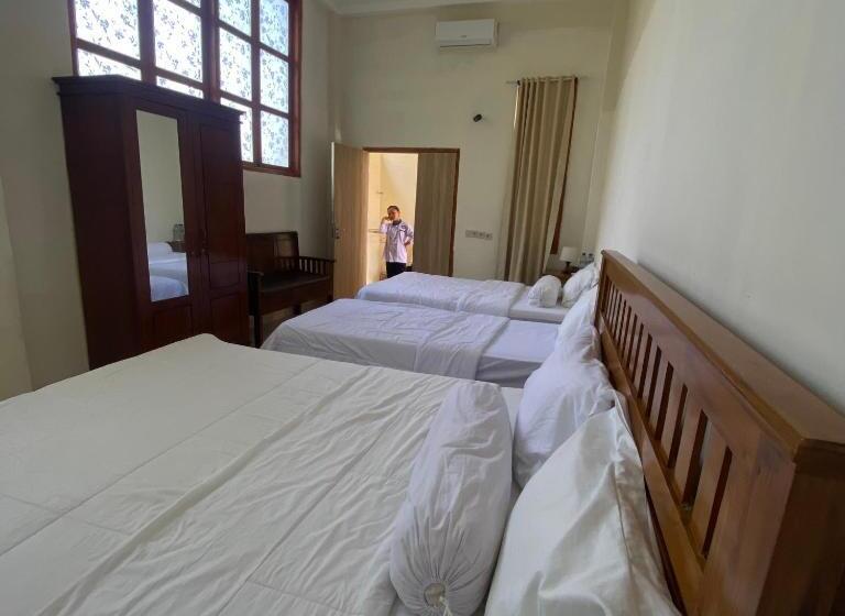 豪华家庭房间, Pesona Bali Room And Restaurant