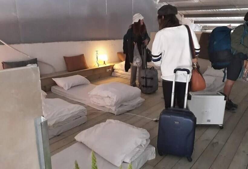 Łóżko we Wspólnym Pokoju, Spice Quarter Inn