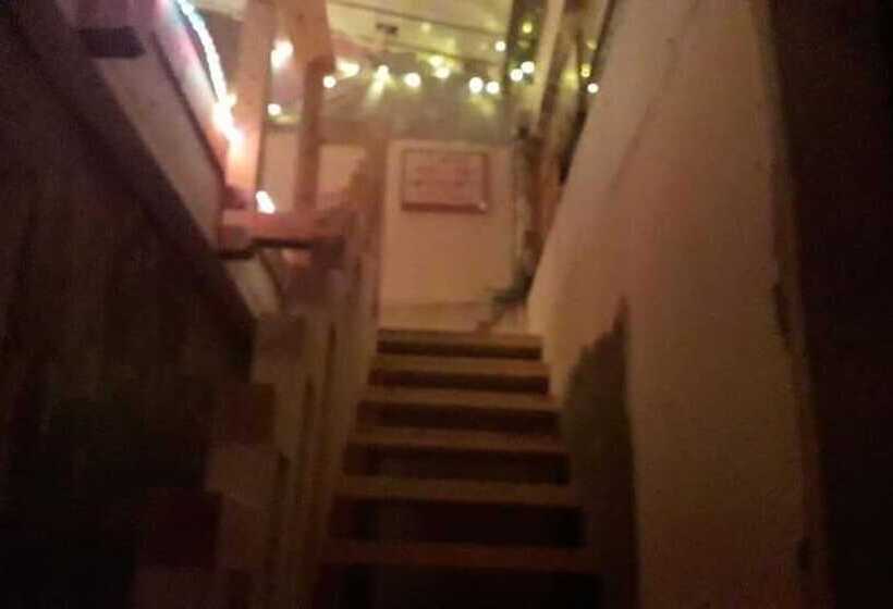 Łóżko we Wspólnym Pokoju, Spice Quarter Inn