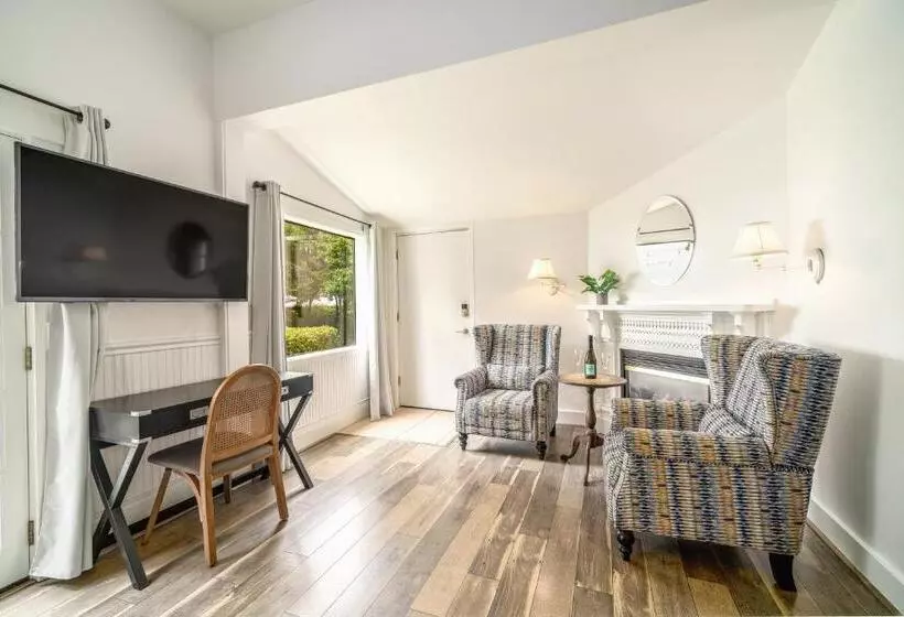 سوییت با چشم‌انداز دریا, Agate Cove Inn