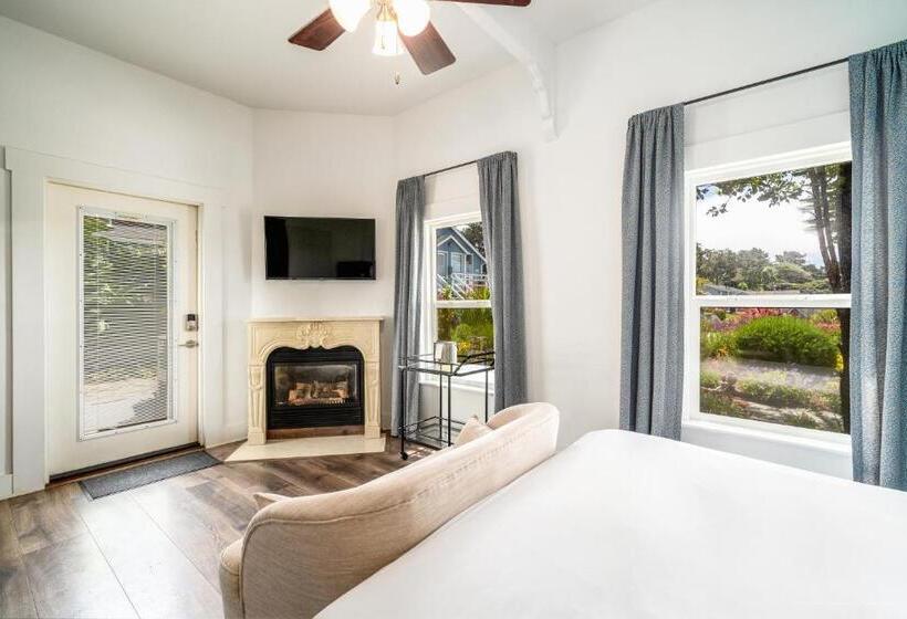 جناح, Agate Cove Inn