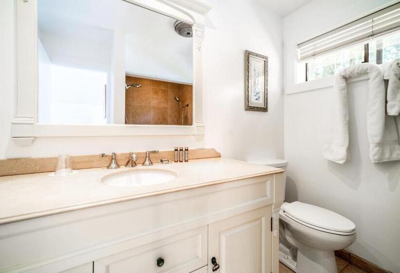 جناح سرير كينج, Agate Cove Inn