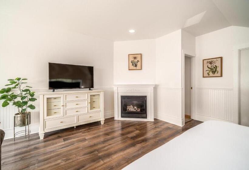 جناح سرير كينج, Agate Cove Inn