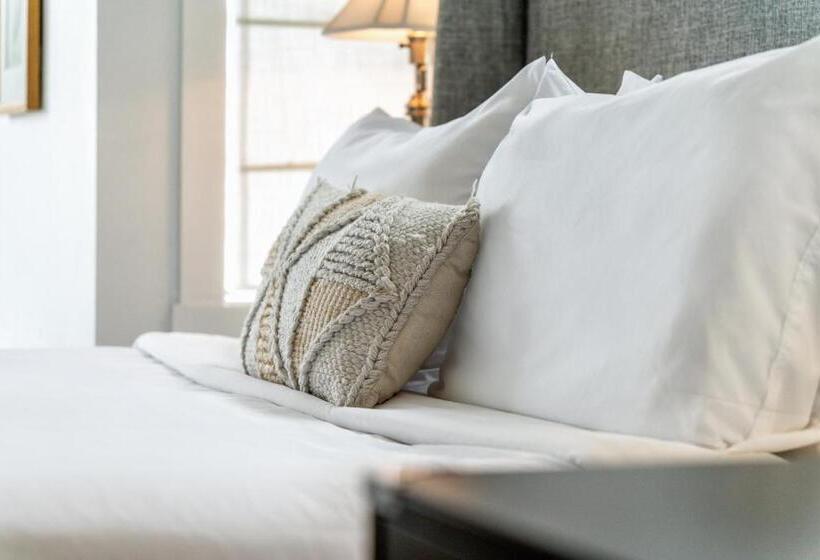 جناح سرير كينج, Agate Cove Inn