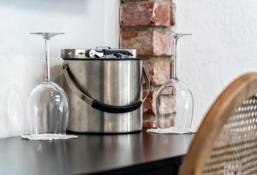 جناح مزوَّد بشرفة, Agate Cove Inn