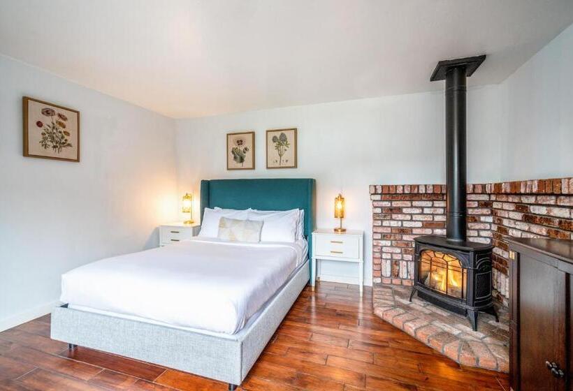 جناح مزود بجاكوزى, Agate Cove Inn