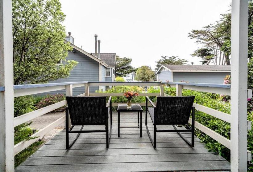 جناح مزود بجاكوزى, Agate Cove Inn