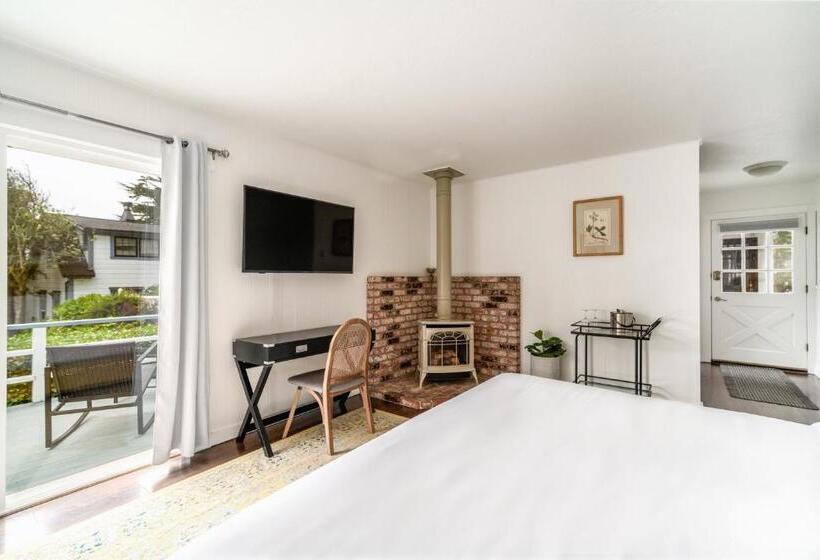 جناح مزوَّد بشرفة, Agate Cove Inn