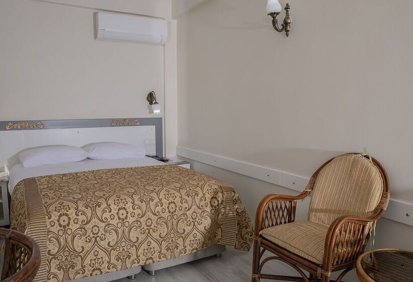 اتاق استاندارد یک نفره, Hali