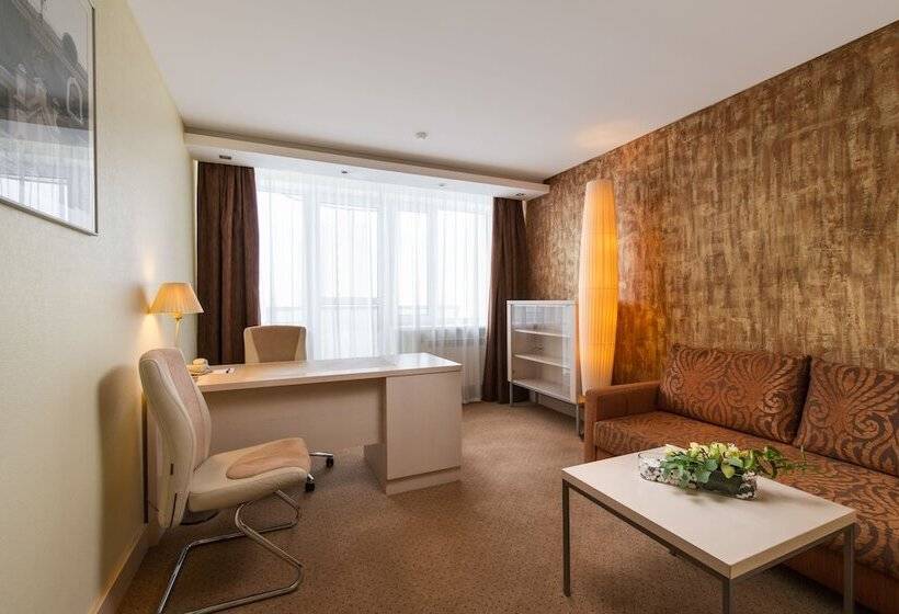 سوییت, President