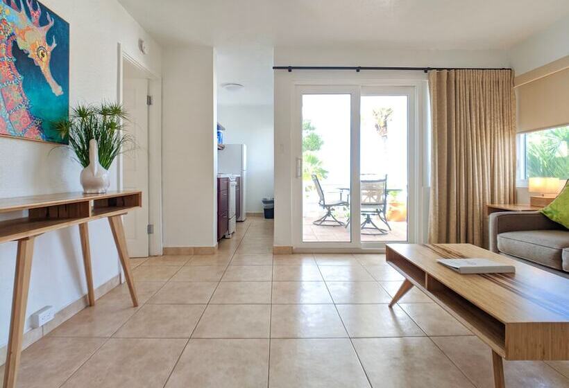 سوییت با چشمانداز دریا, Sand Castle On The Beach Adults Only