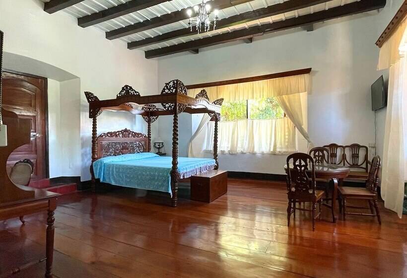 اتاق لوکس, Villa Angela Heritage House
