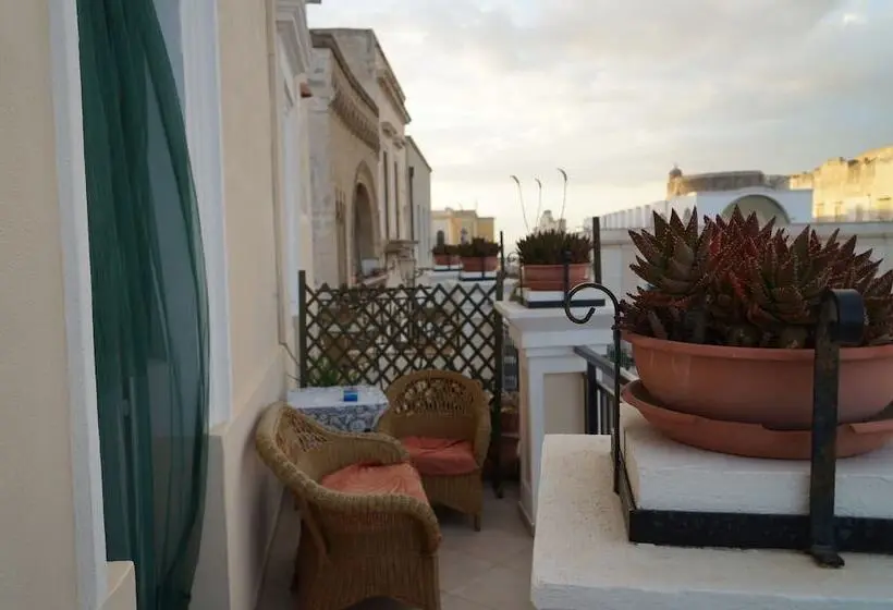 اتاق راحتی با چشم‌انداز دریا, Palazzo Barba