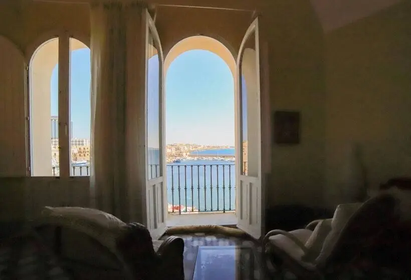 اتاق راحتی سه تخته, Palazzo Barba