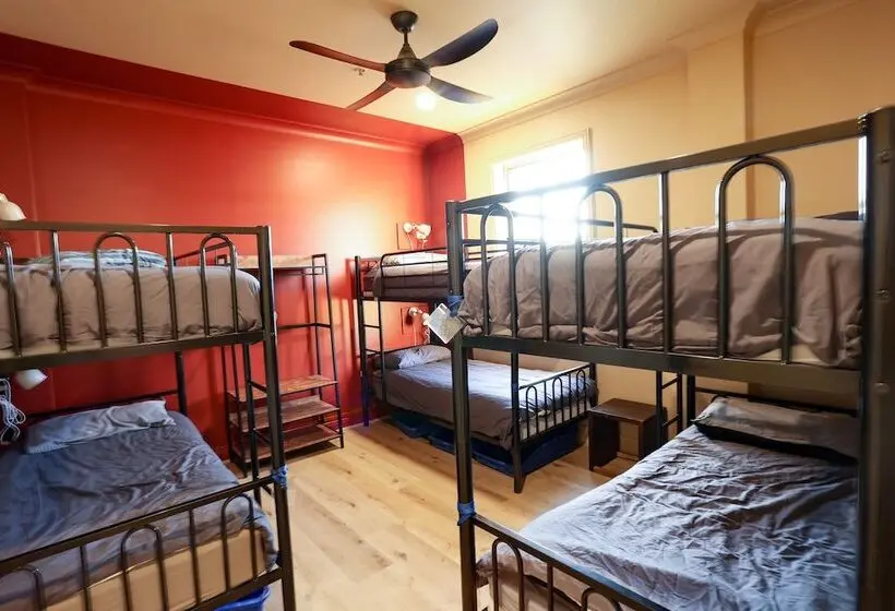 Bed in Shared Room with Shared Bathroom, Mad Monkey Hostel Coogee Beach