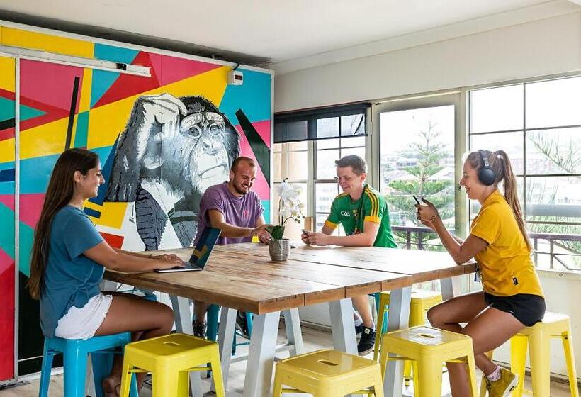 اتاق استاندارد با سرویس بهداشتی مشترک, Mad Monkey Hostel Coogee Beach