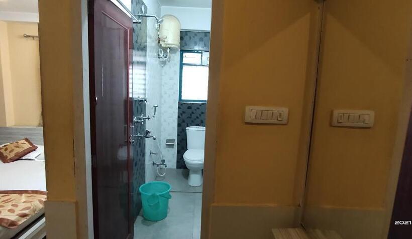 اتاق اکونومی, Royal Residency