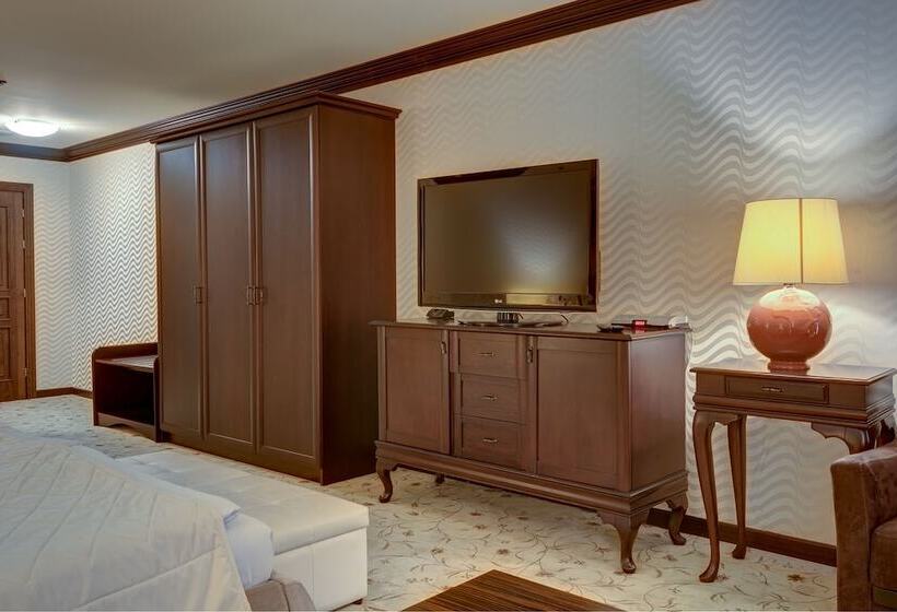 山の見えるジュニアスイート, Shiroka Laka