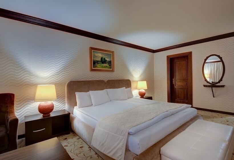 סוויטת ג'וניור נוף הרים, Shiroka Laka