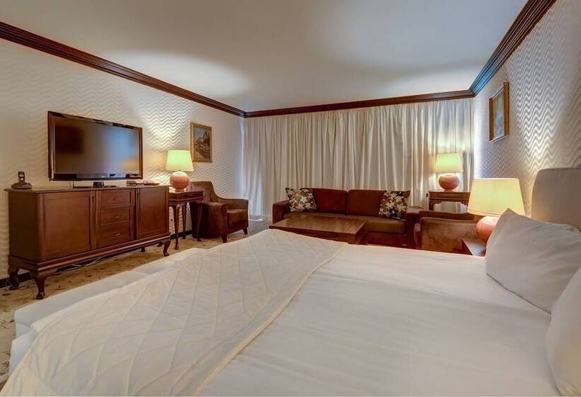 סוויטת ג'וניור נוף הרים, Shiroka Laka