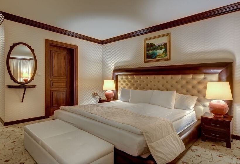 可观山景的小型套房, Shiroka Laka