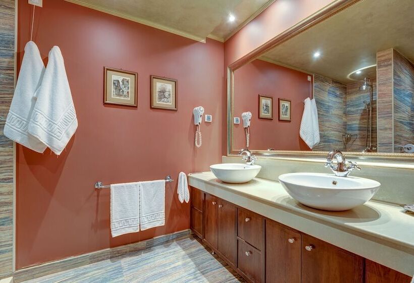 סוויטת ג'וניור נוף הרים, Shiroka Laka