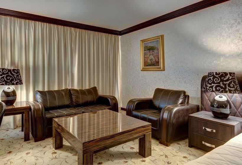 סוויטה אקזקיוטיב, Shiroka Laka