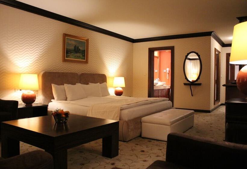 סוויטת ג'וניור נוף הרים, Shiroka Laka