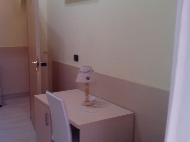 اتاق استاندارد یک نفره, Guest House Hola Roma