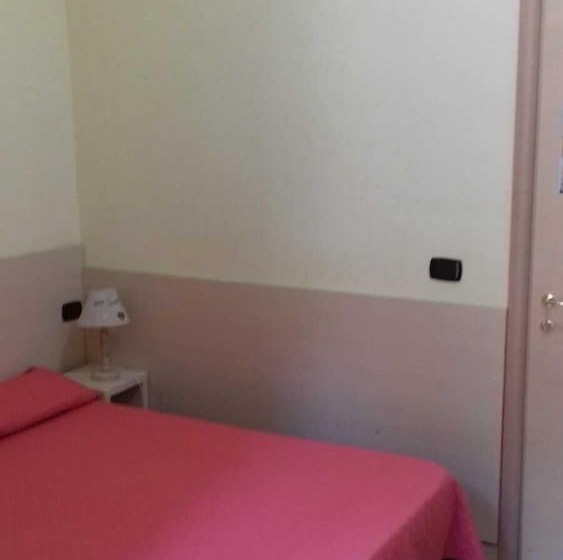 اتاق استاندارد, Guest House Hola Roma