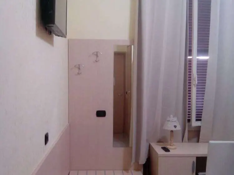 اتاق استاندارد سه نفره, Guest House Hola Roma