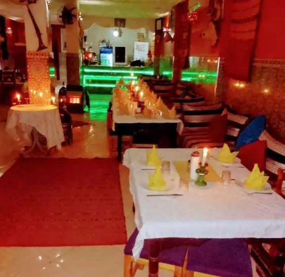 デラックスルーム, Restaurant Dar Al Madina