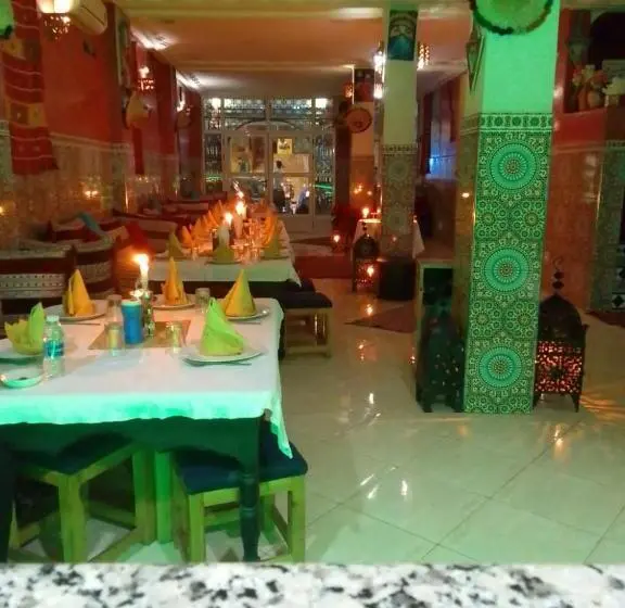 デラックスルーム, Restaurant Dar Al Madina