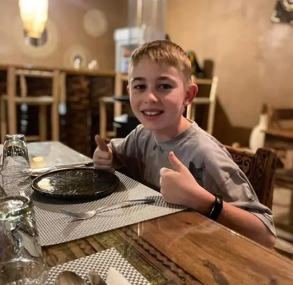 デラックスルーム, Restaurant Dar Al Madina