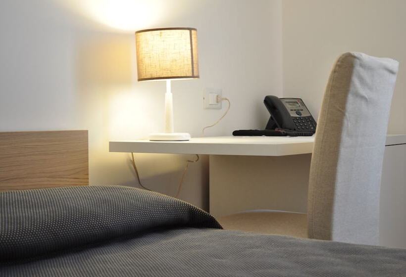 バルコニー付きスタンダードルーム, Rooms And Breakfast Zefiro