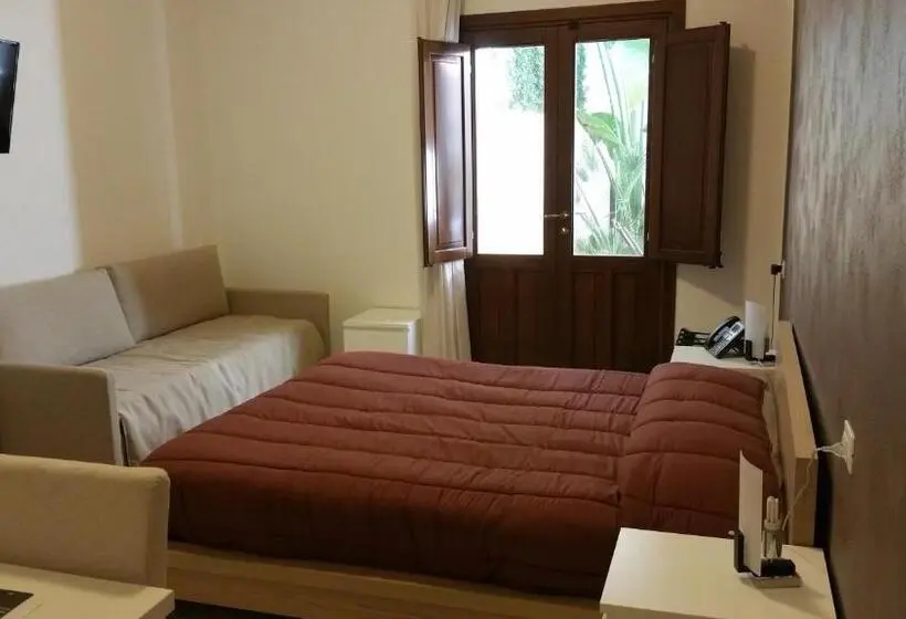 Standard Kolmen Hengen Huone Sisäpuolella, Rooms And Breakfast Zefiro