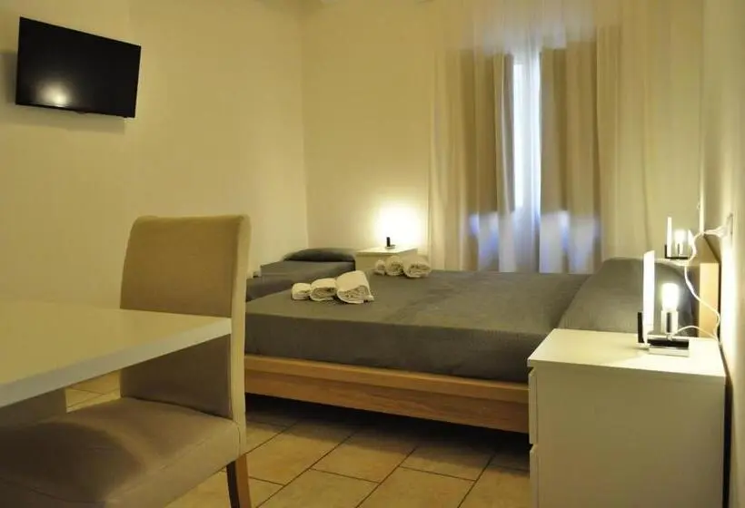 Standard Kolmen Hengen Huone Sisäpuolella, Rooms And Breakfast Zefiro